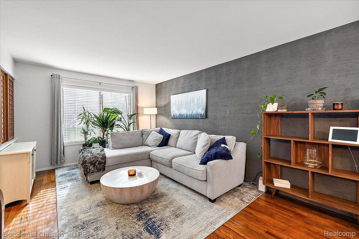 20549 WILLIAMSBURG Court