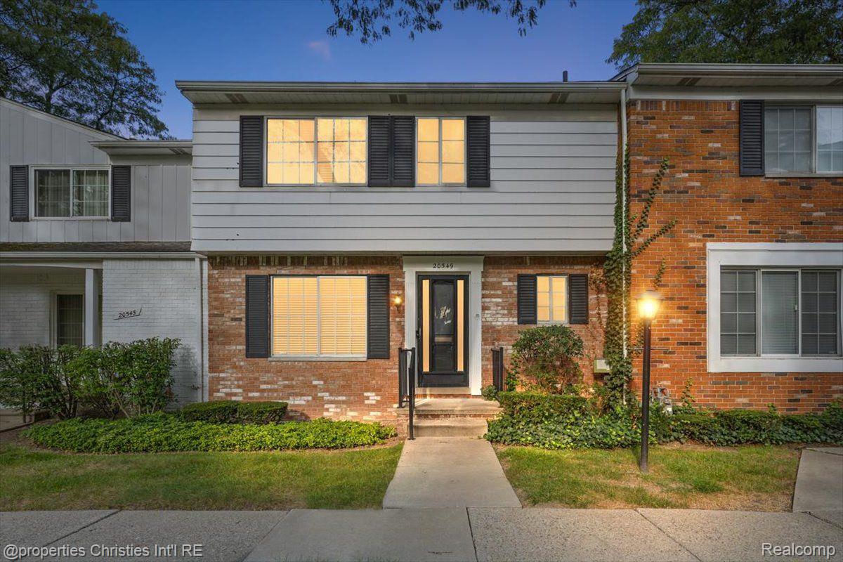 20549 WILLIAMSBURG Court