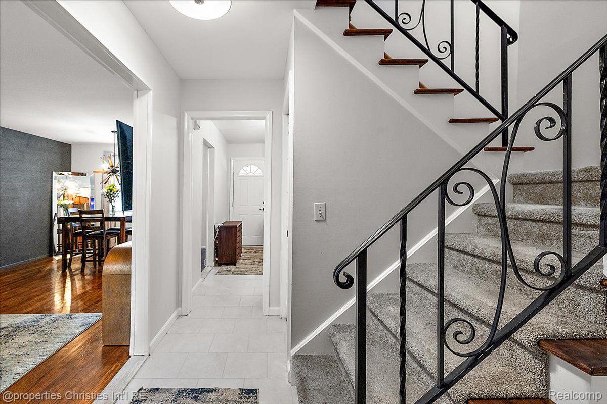 20549 WILLIAMSBURG Court