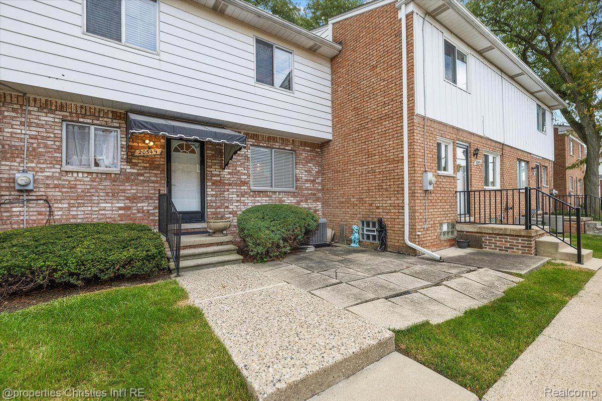 20549 WILLIAMSBURG Court