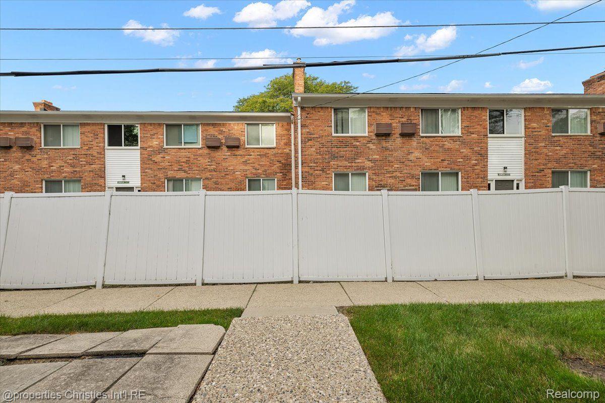 20549 WILLIAMSBURG Court