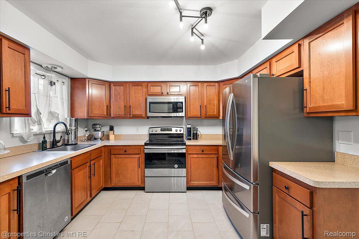 20549 WILLIAMSBURG Court