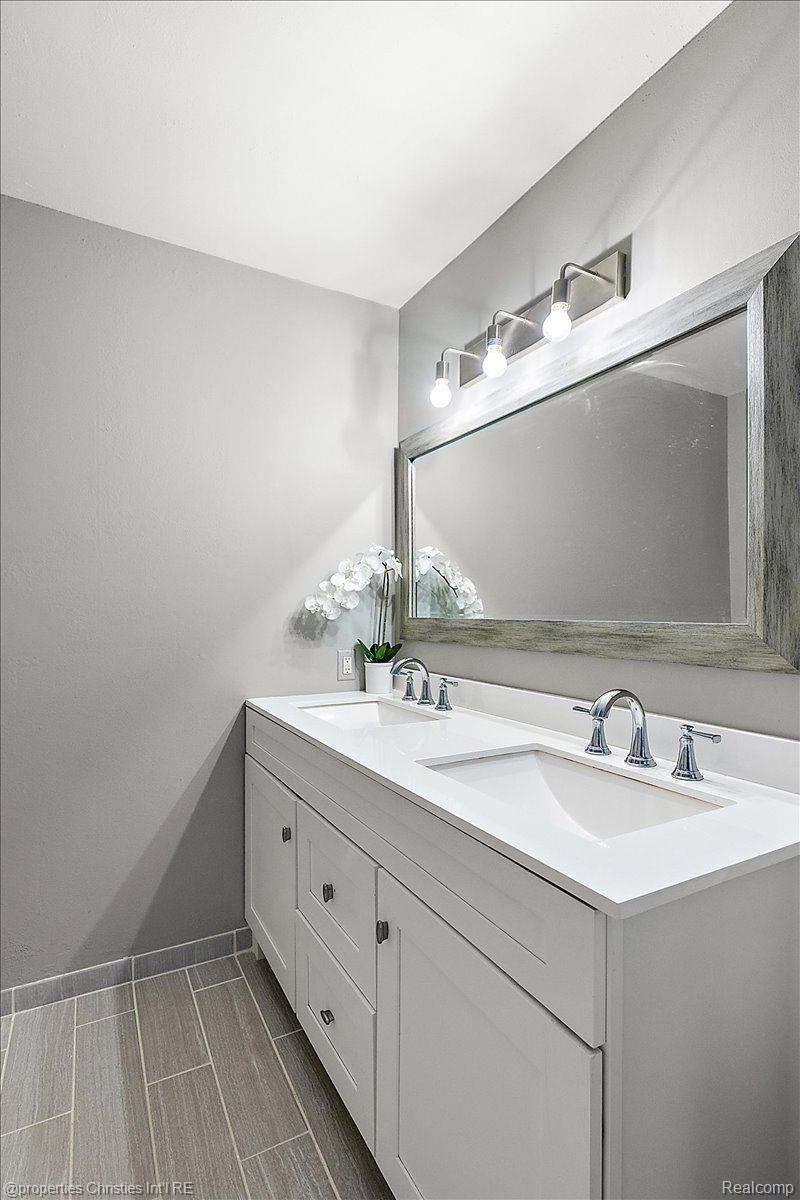 20549 WILLIAMSBURG Court