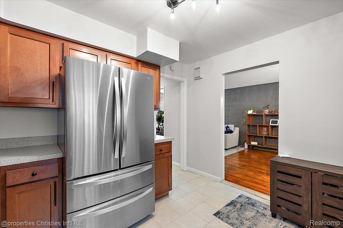 20549 WILLIAMSBURG Court