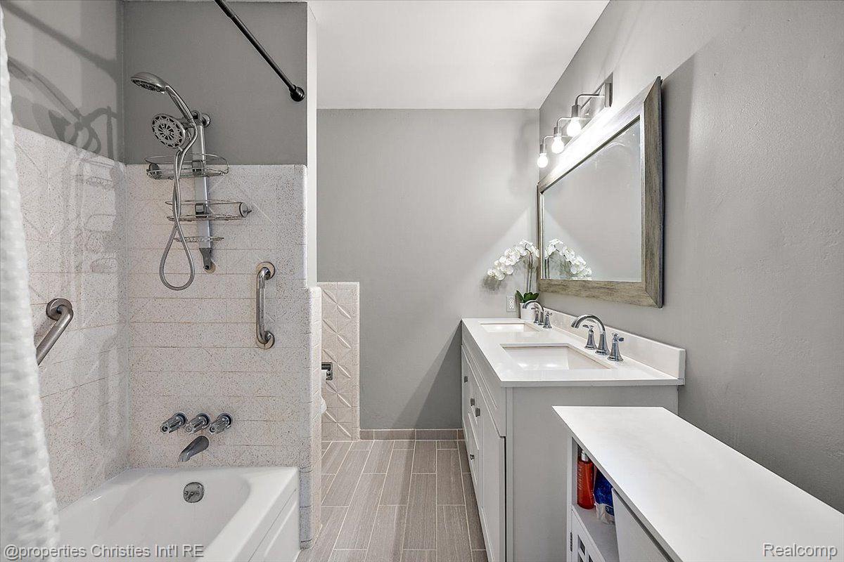 20549 WILLIAMSBURG Court