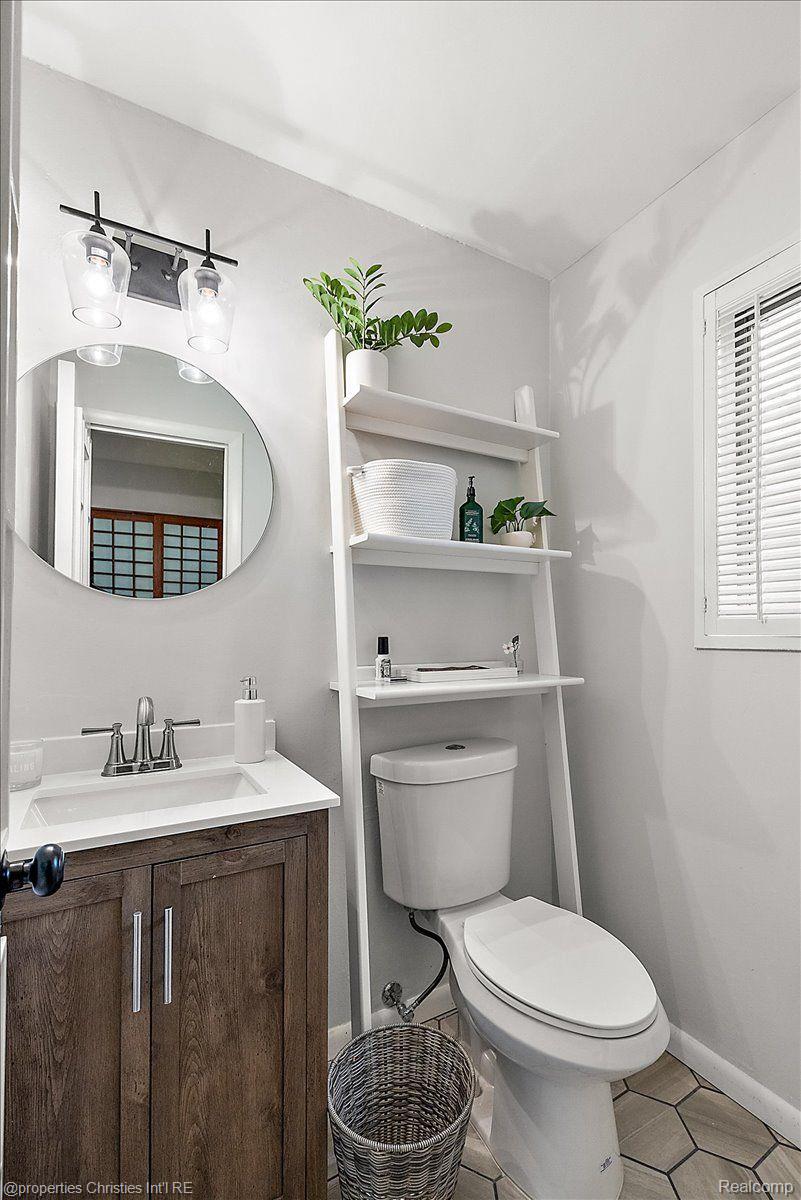 20549 WILLIAMSBURG Court