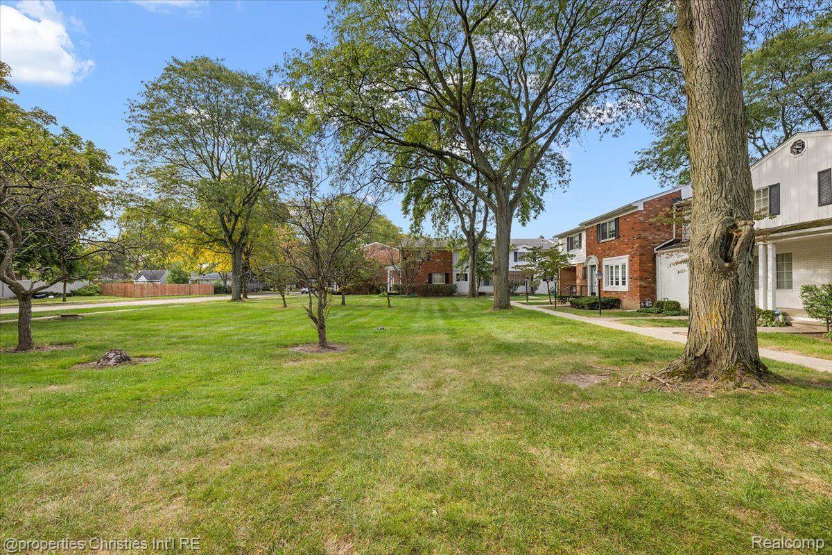 20549 WILLIAMSBURG Court