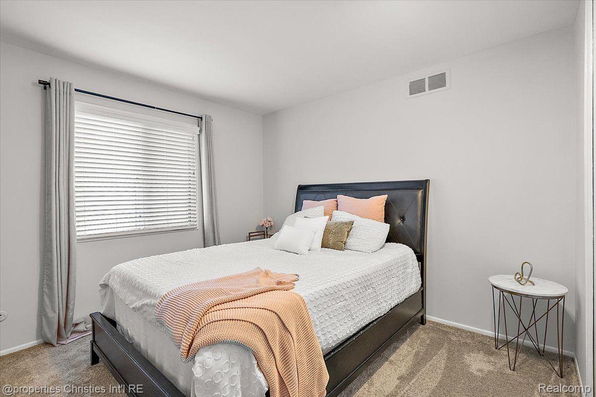 20549 WILLIAMSBURG Court