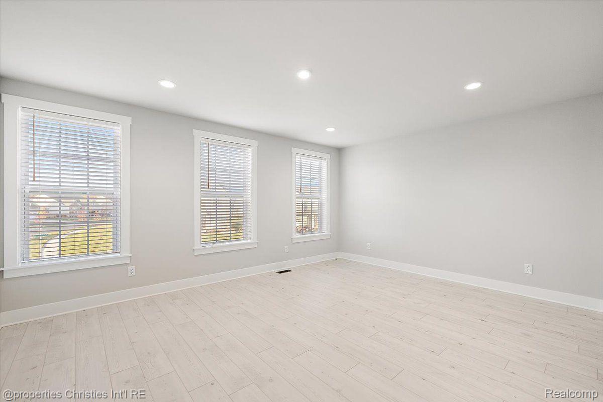 57887 STONELEIGH Drive