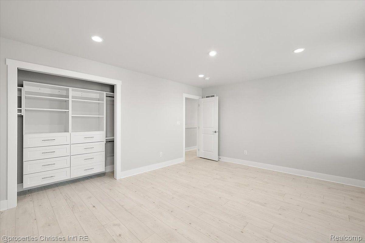 57887 STONELEIGH Drive