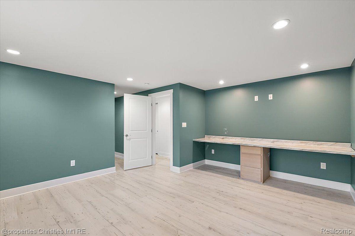 57887 STONELEIGH Drive