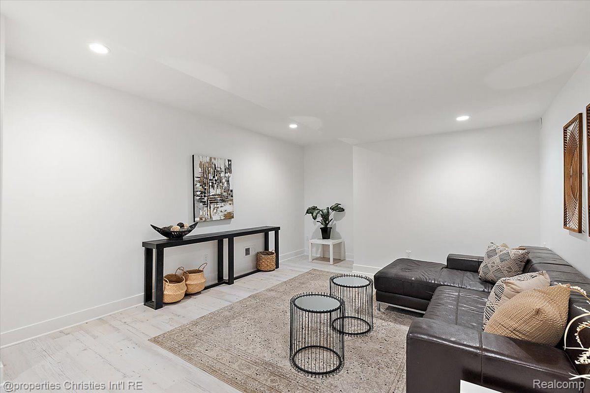 57887 STONELEIGH Drive