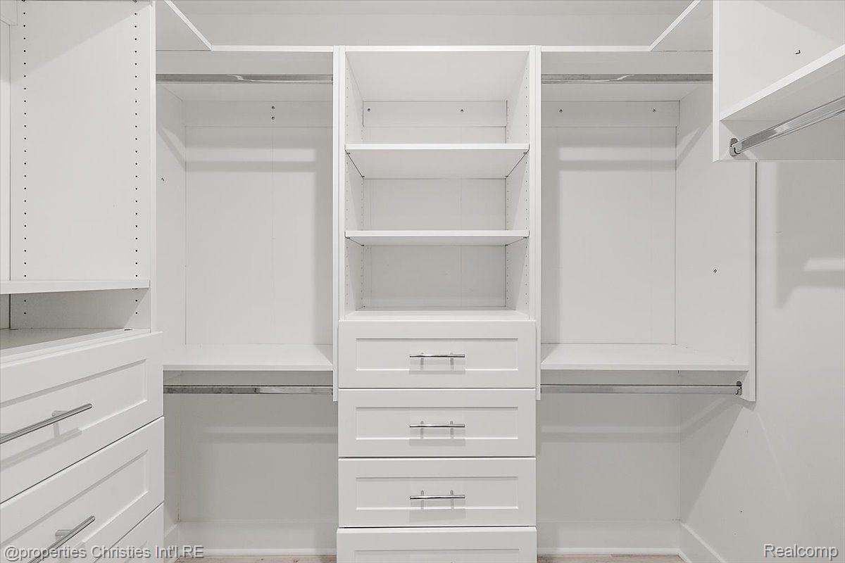 57887 STONELEIGH Drive