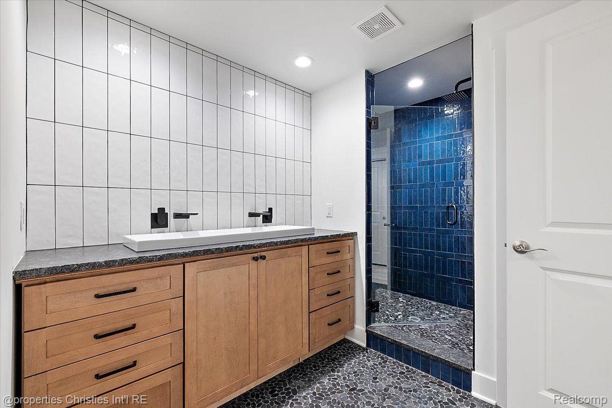 57887 STONELEIGH Drive