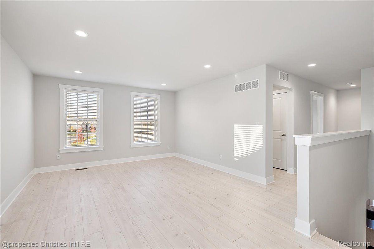 57887 STONELEIGH Drive