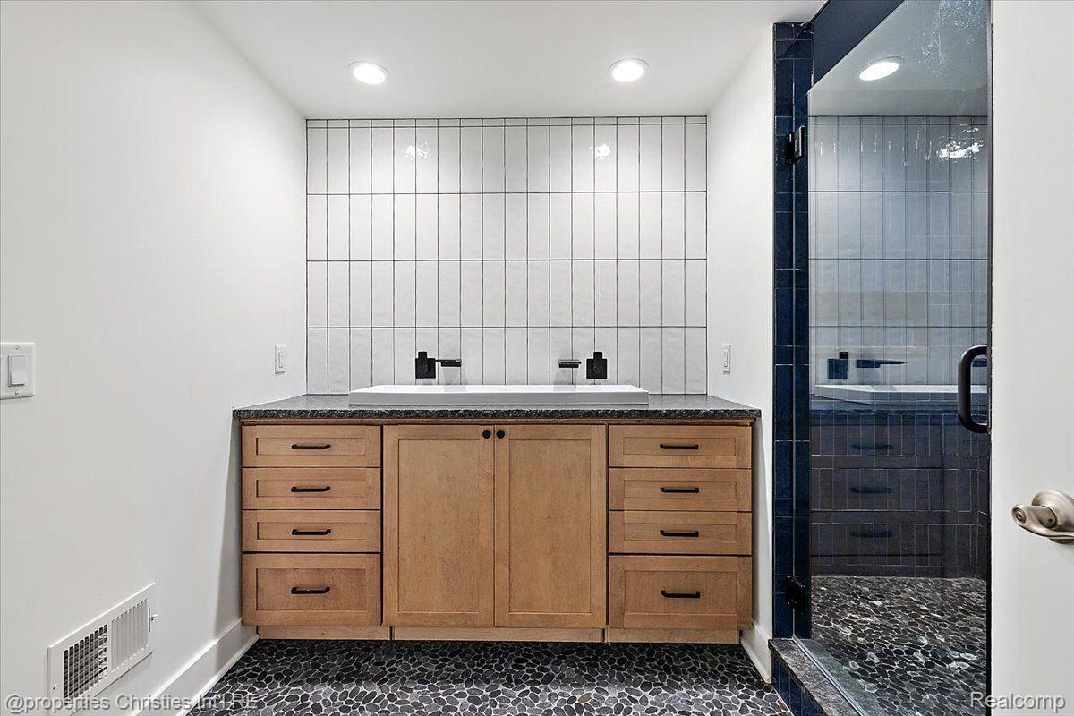 57887 STONELEIGH Drive