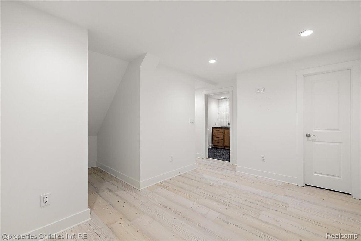 57887 STONELEIGH Drive