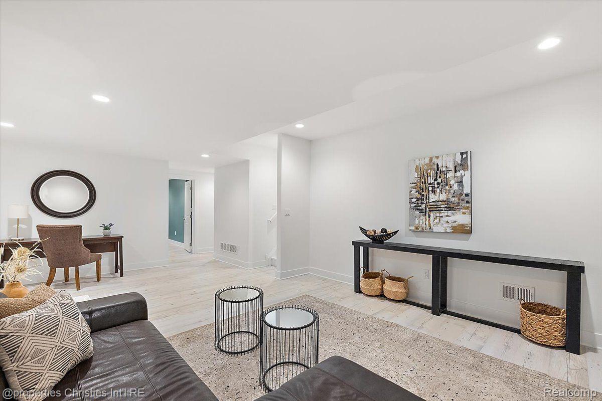 57887 STONELEIGH Drive