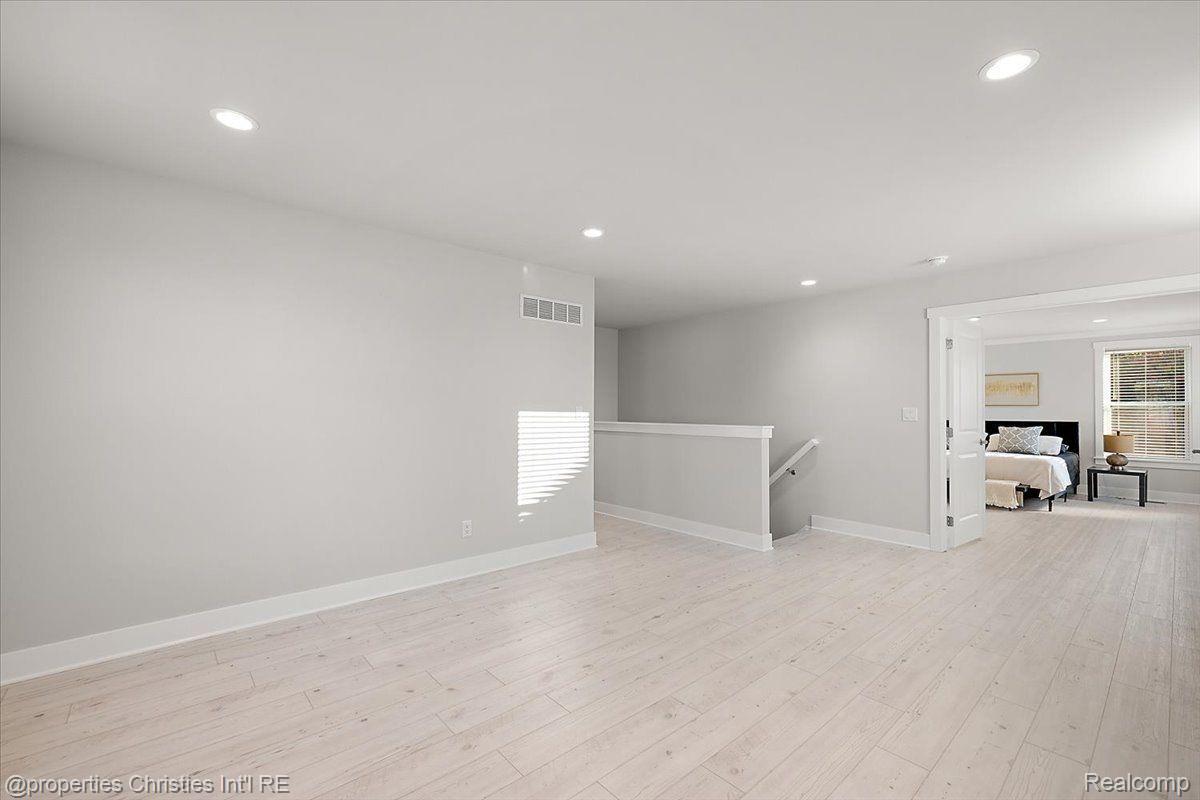 57887 STONELEIGH Drive