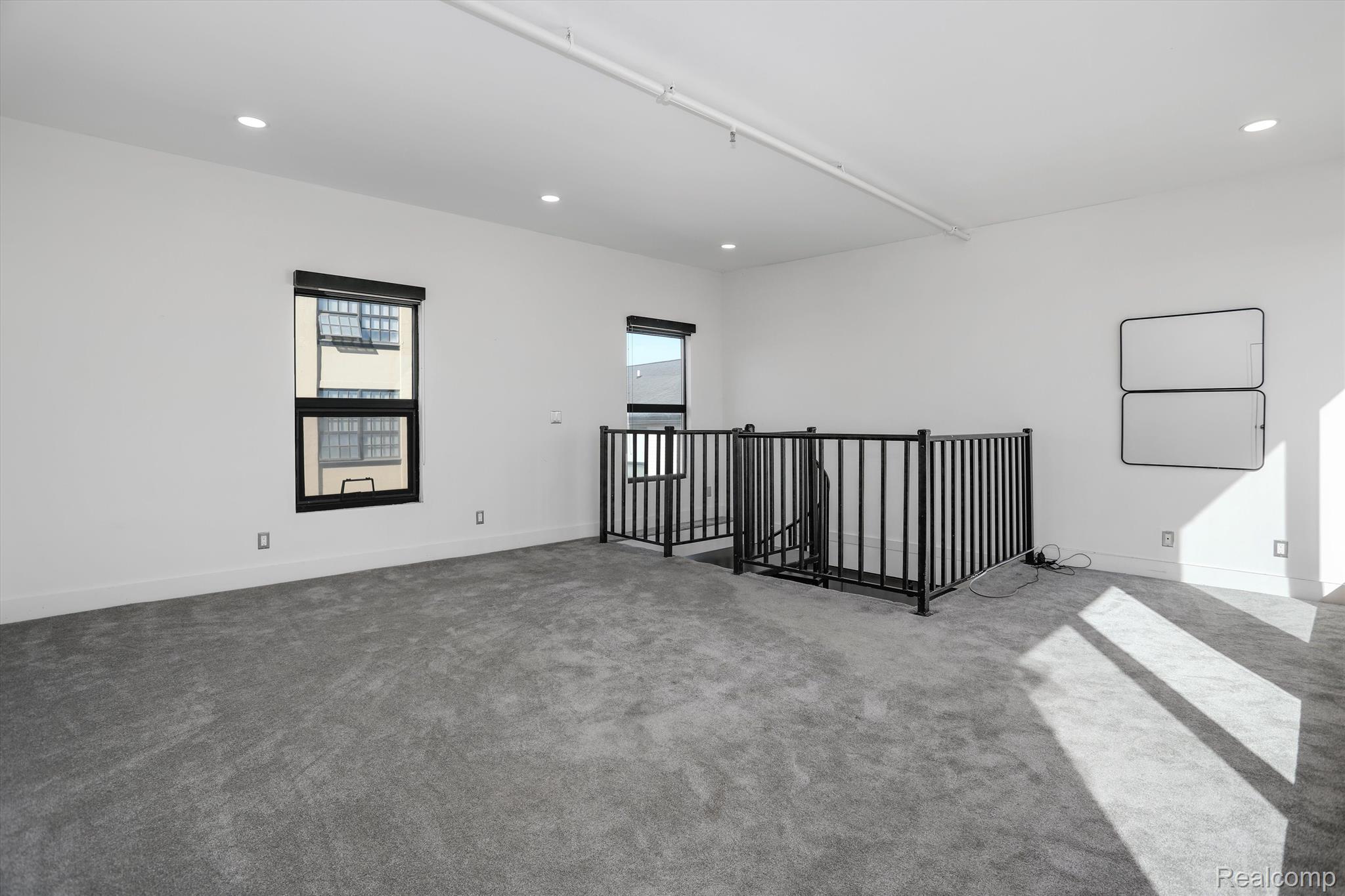 6533 E Jefferson Avenue 404