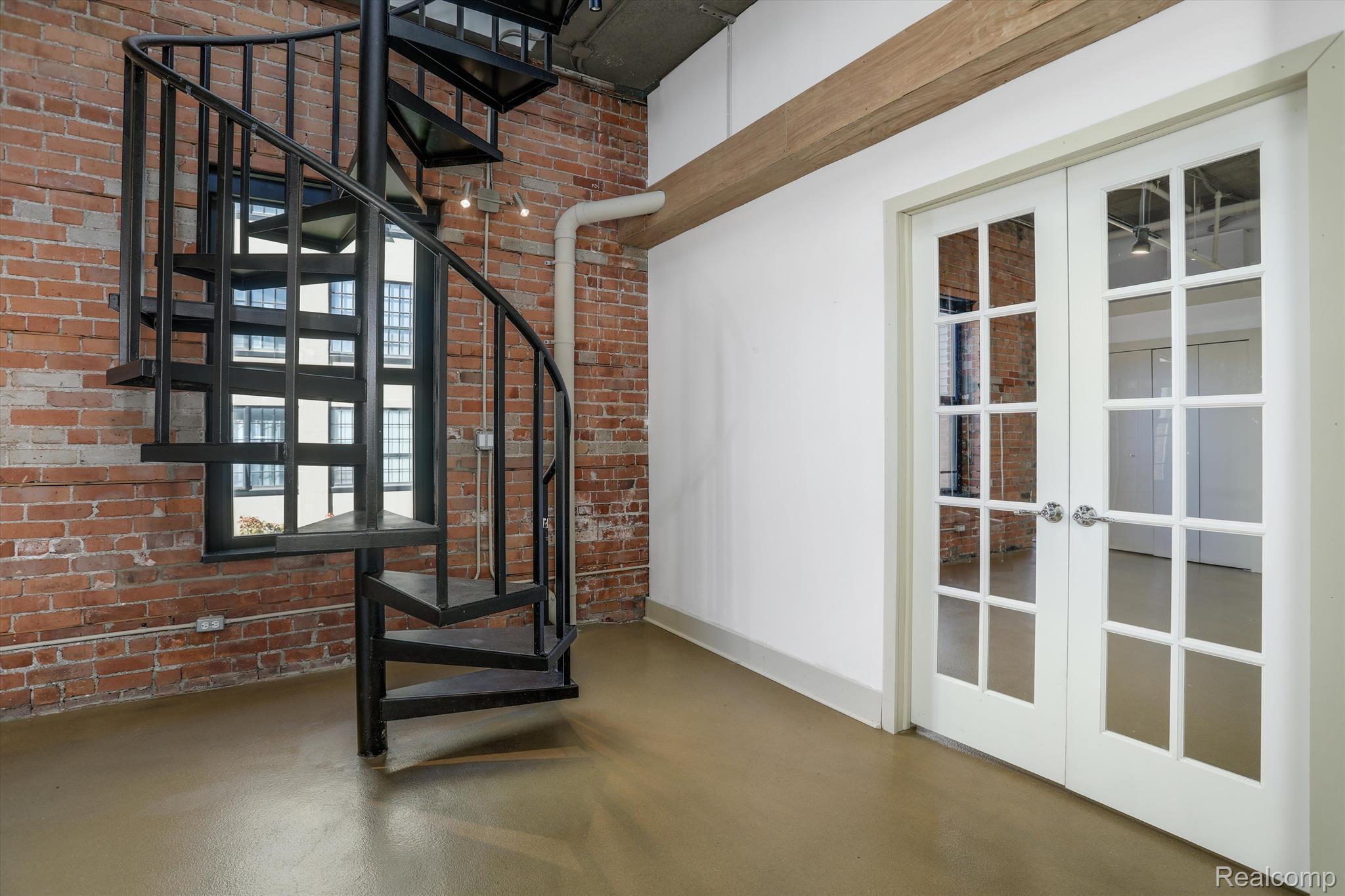 6533 E Jefferson Avenue 404