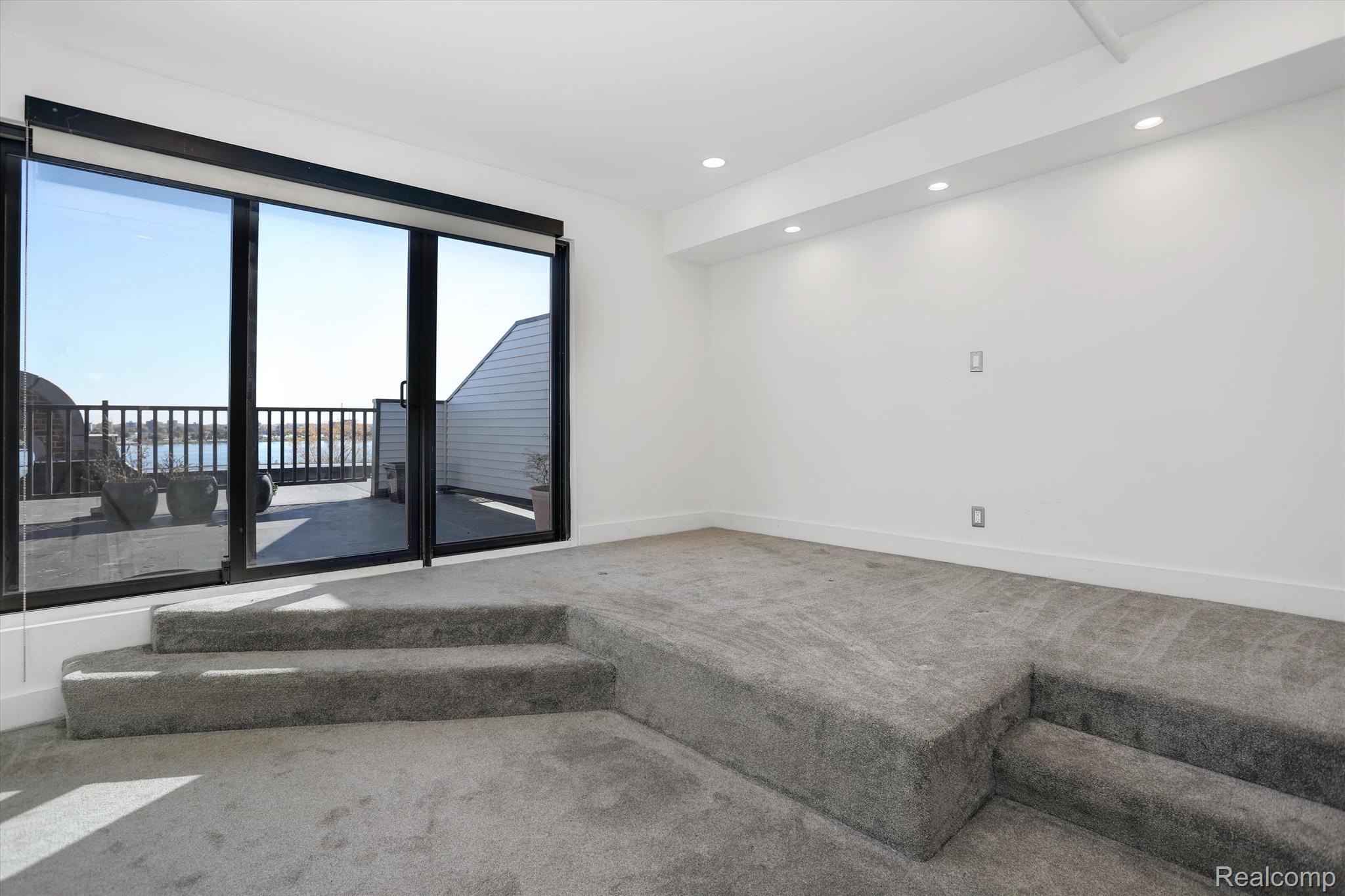 6533 E Jefferson Avenue 404