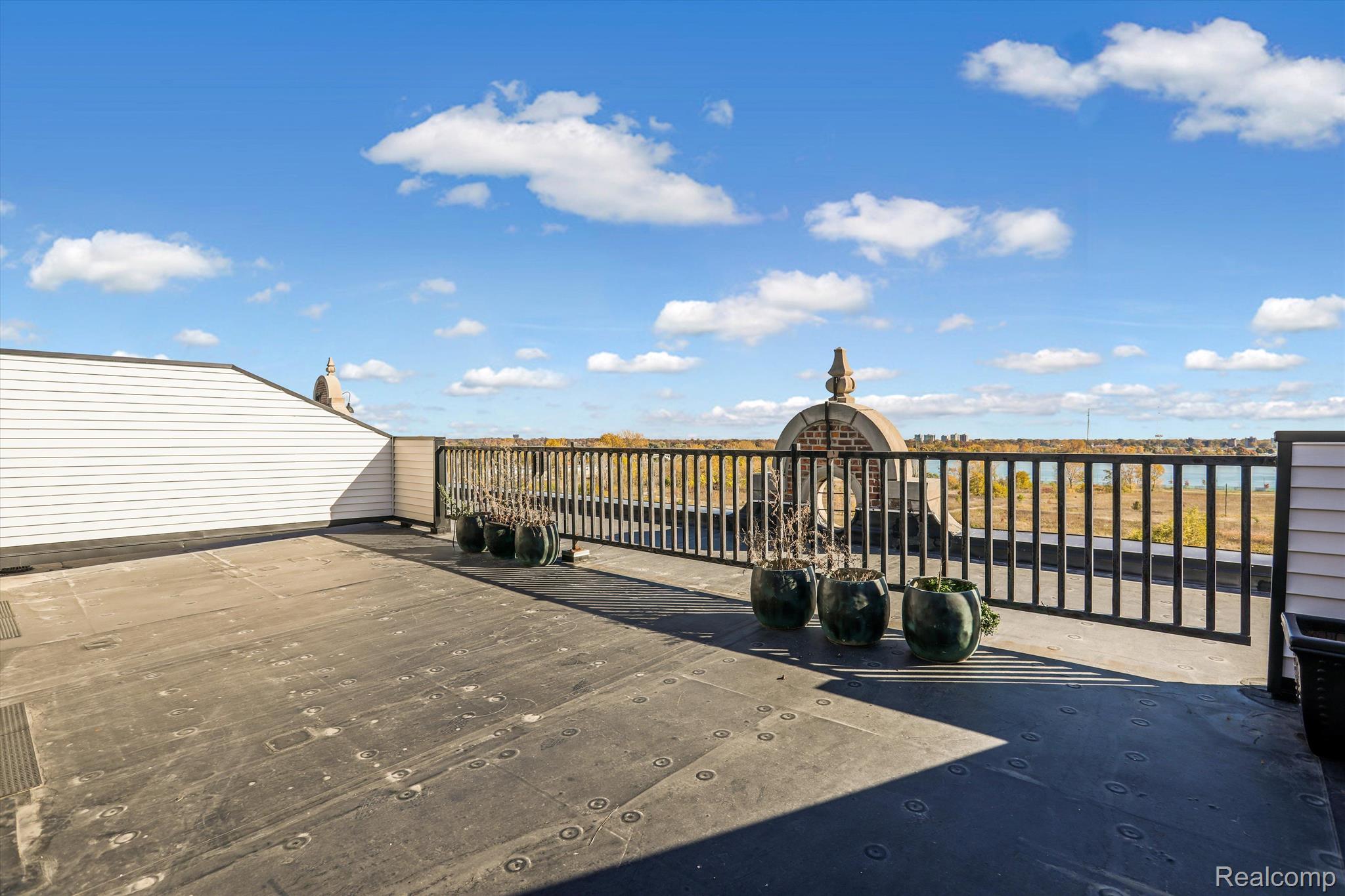 6533 E Jefferson Avenue 404