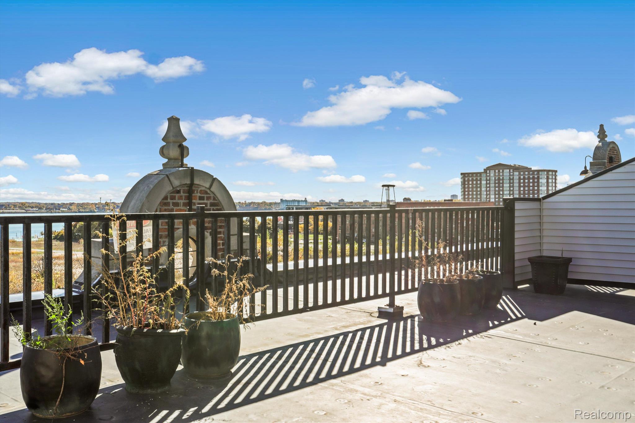 6533 E Jefferson Avenue 404