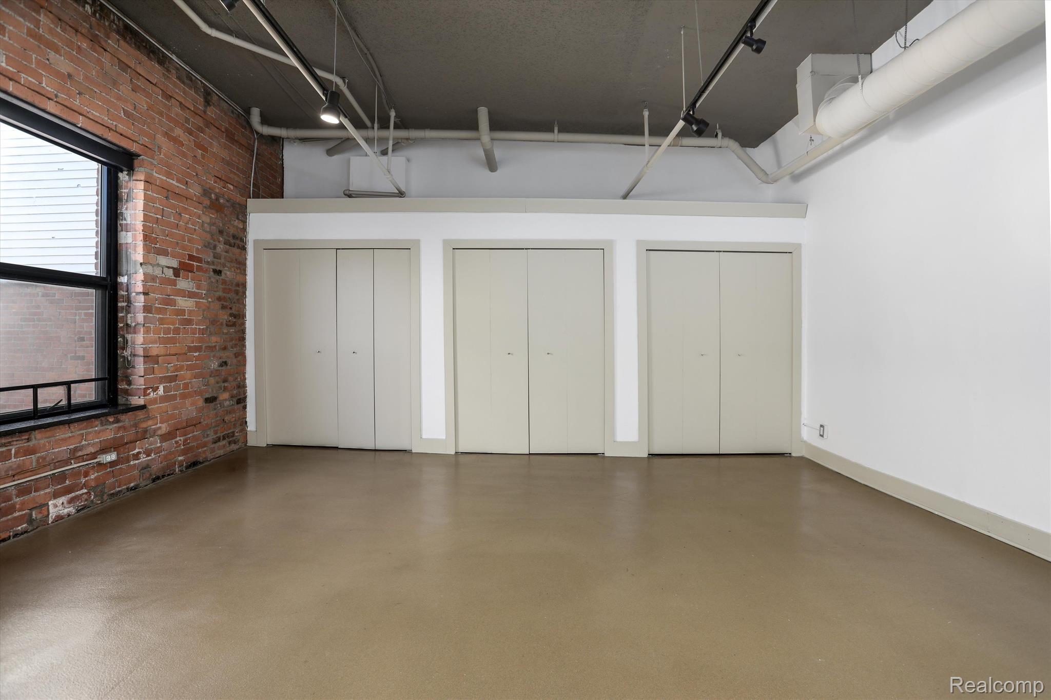 6533 E Jefferson Avenue 404