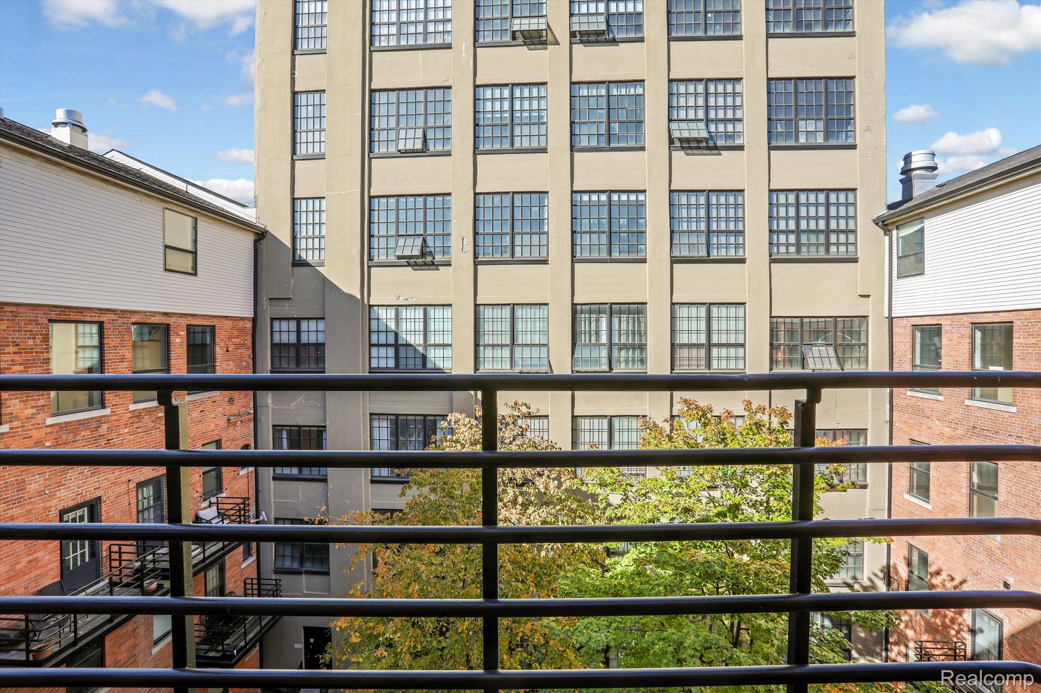 6533 E Jefferson Avenue 404