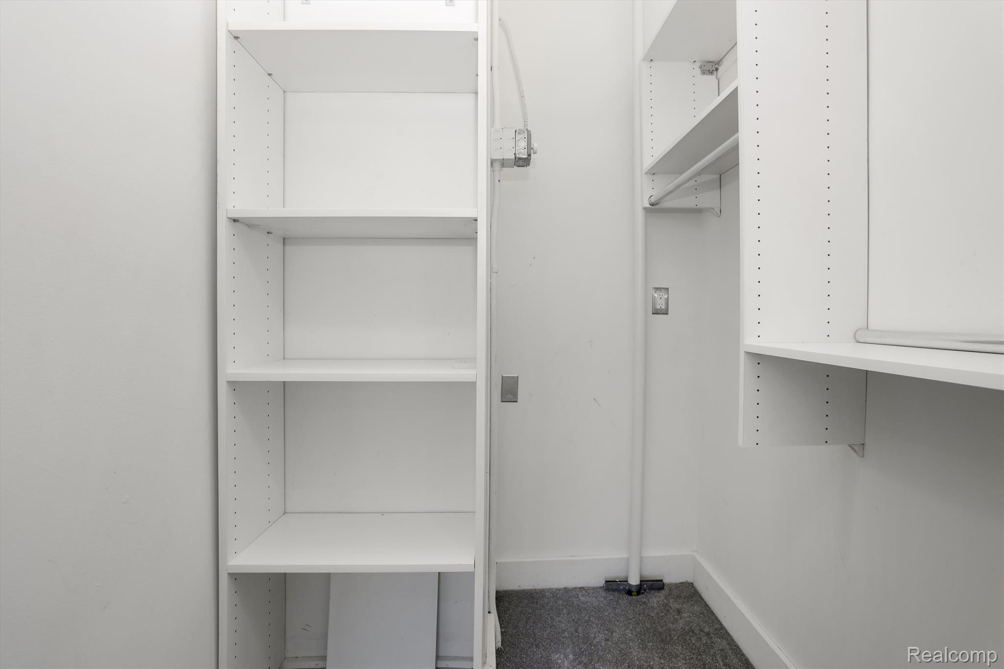 6533 E Jefferson Avenue 404