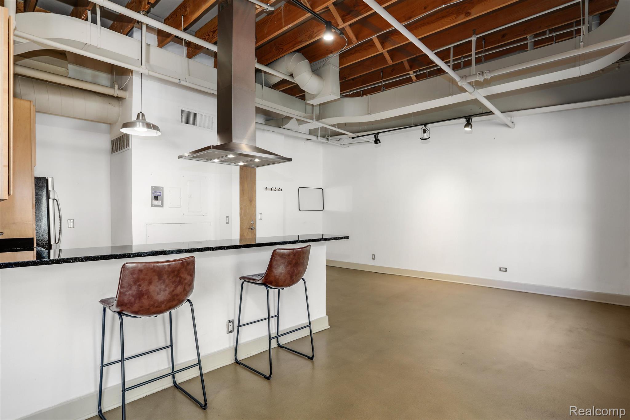 6533 E Jefferson Avenue 404