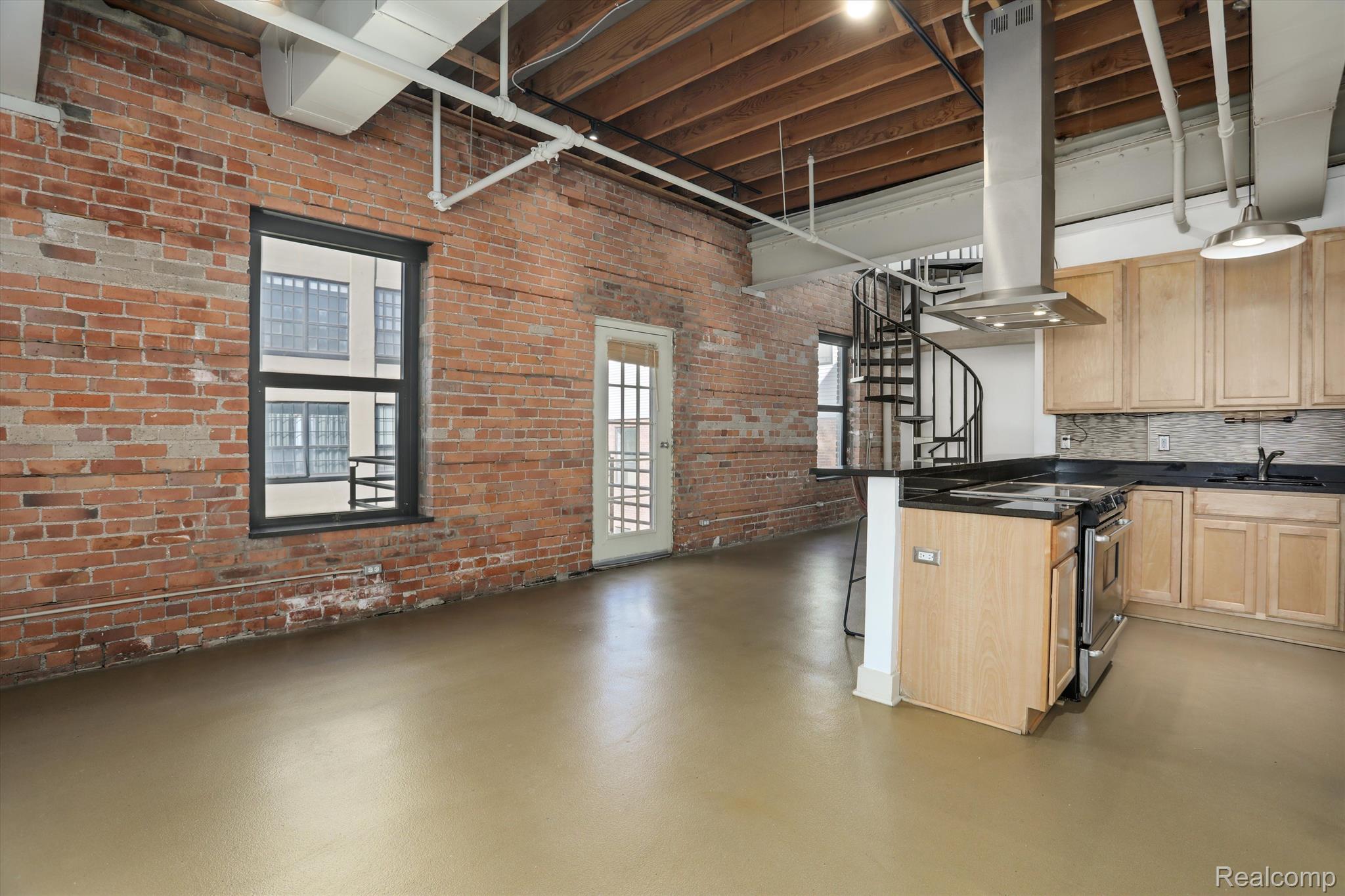 6533 E Jefferson Avenue 404