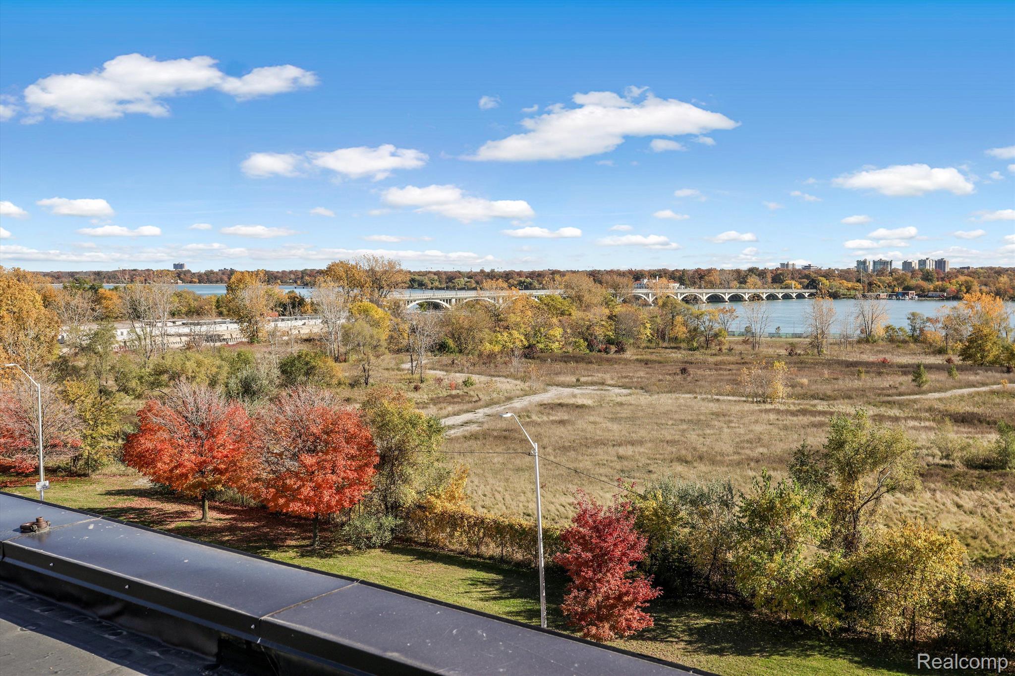 6533 E Jefferson Avenue 404