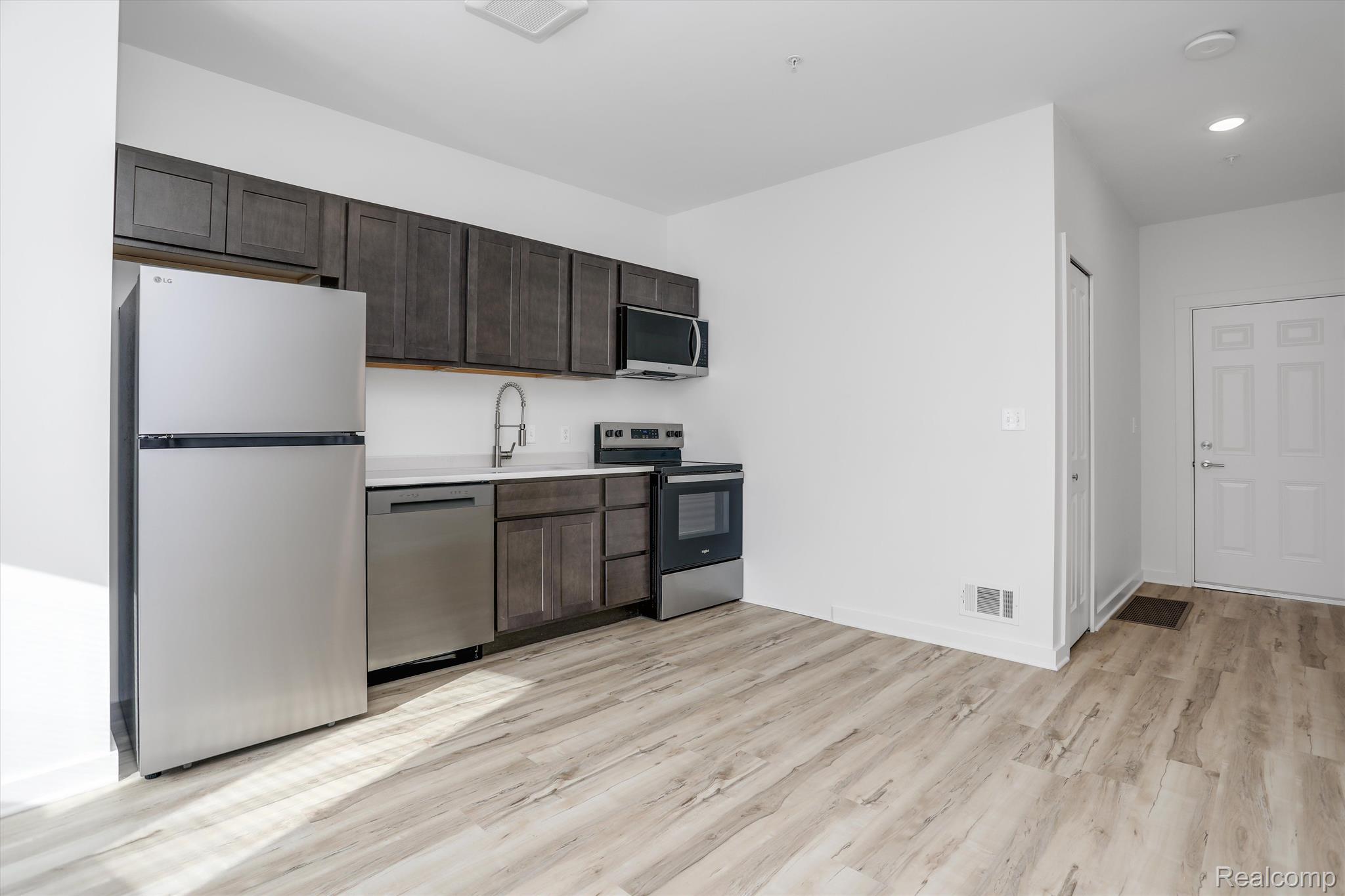 799 E Grand Boulevard 5