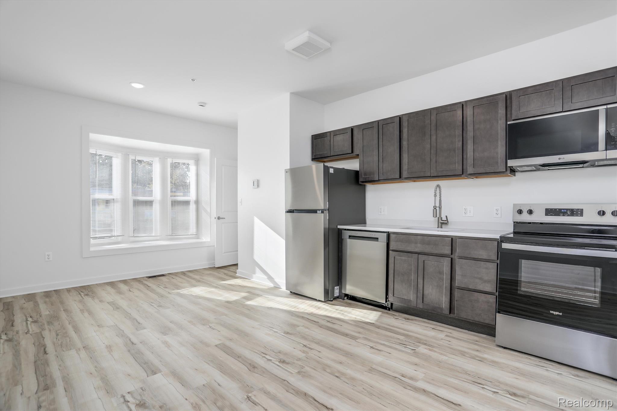 799 E Grand Boulevard 5