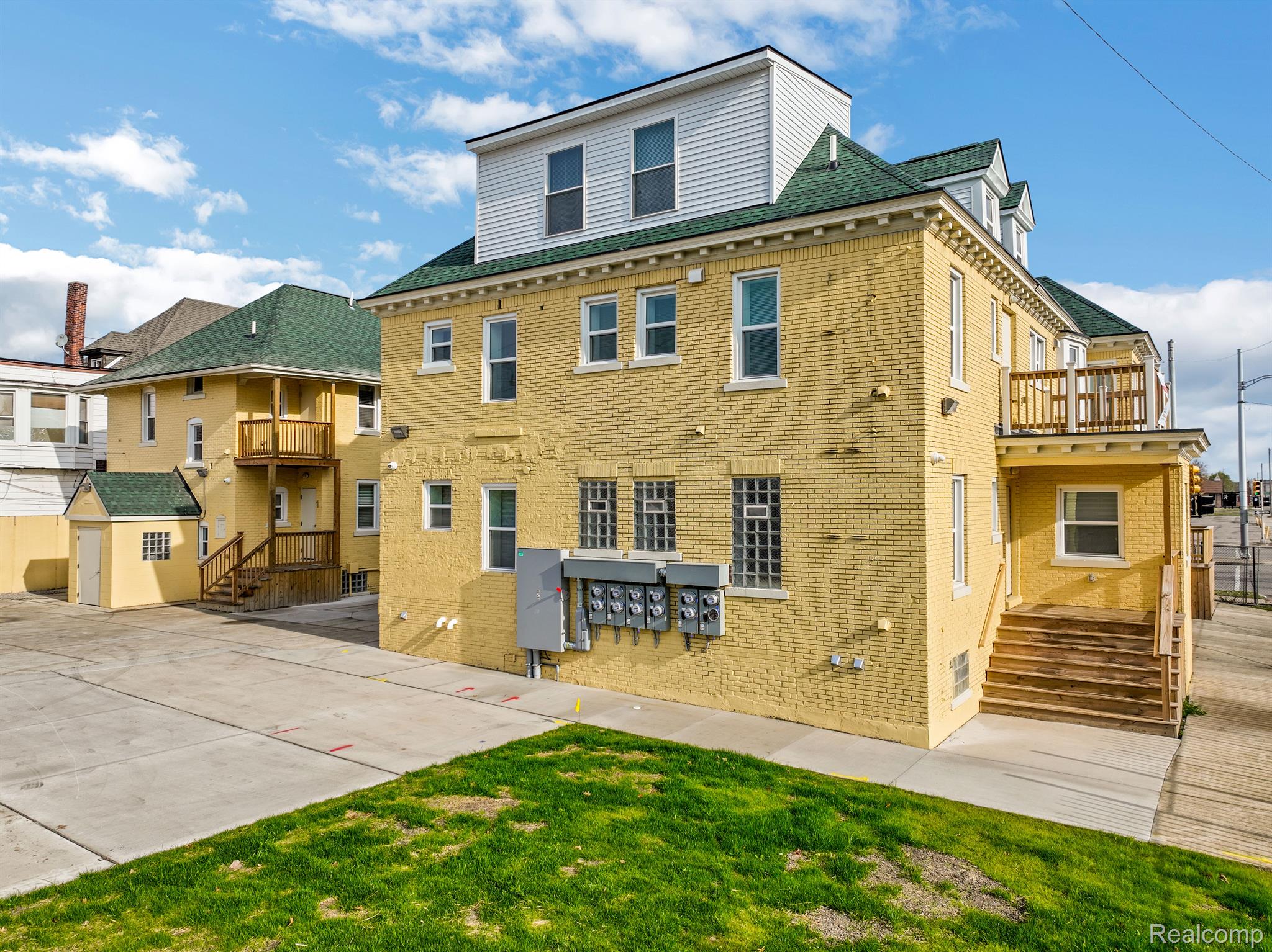 799 E Grand Boulevard 5