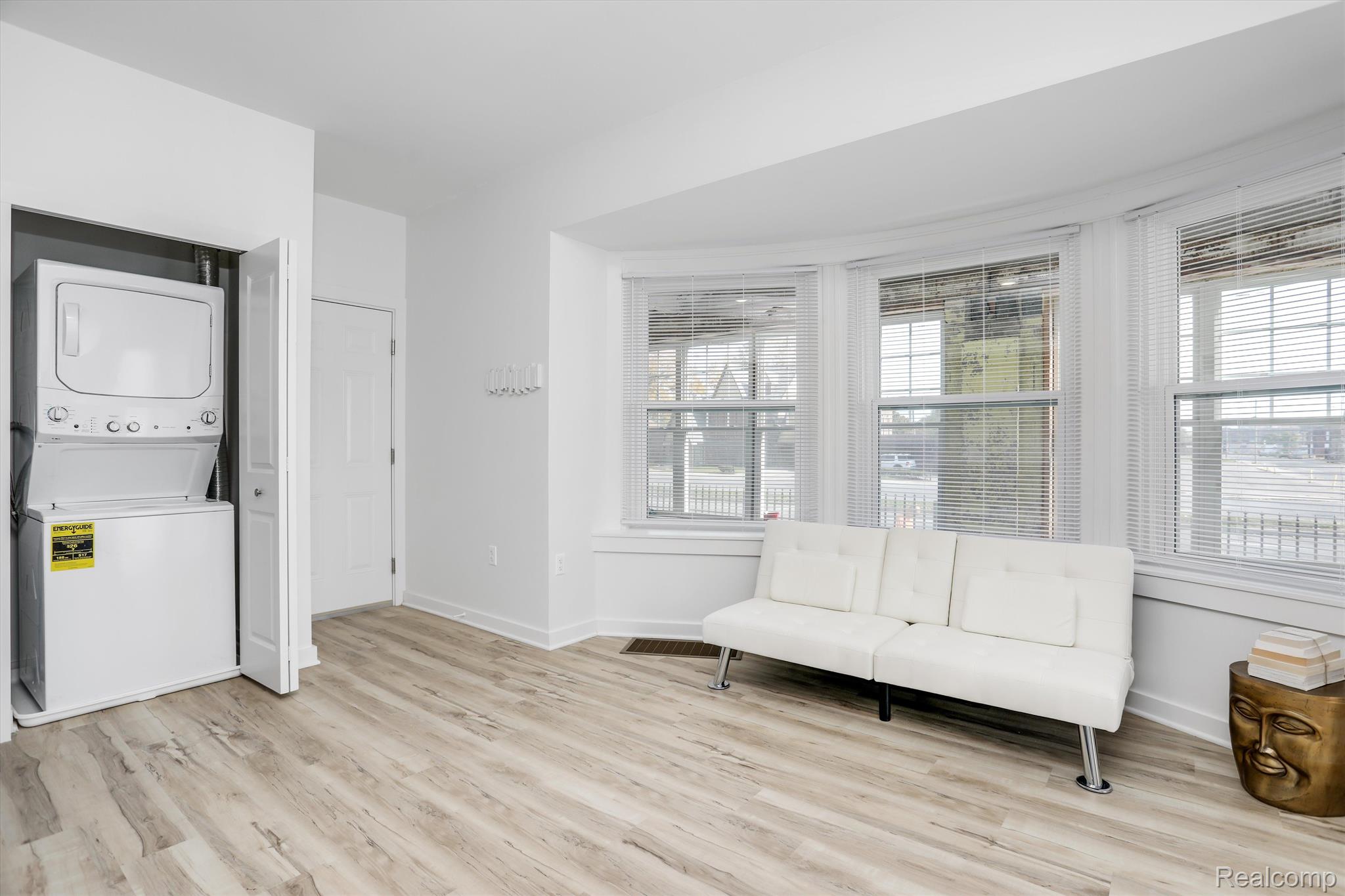 799 E Grand Boulevard 4