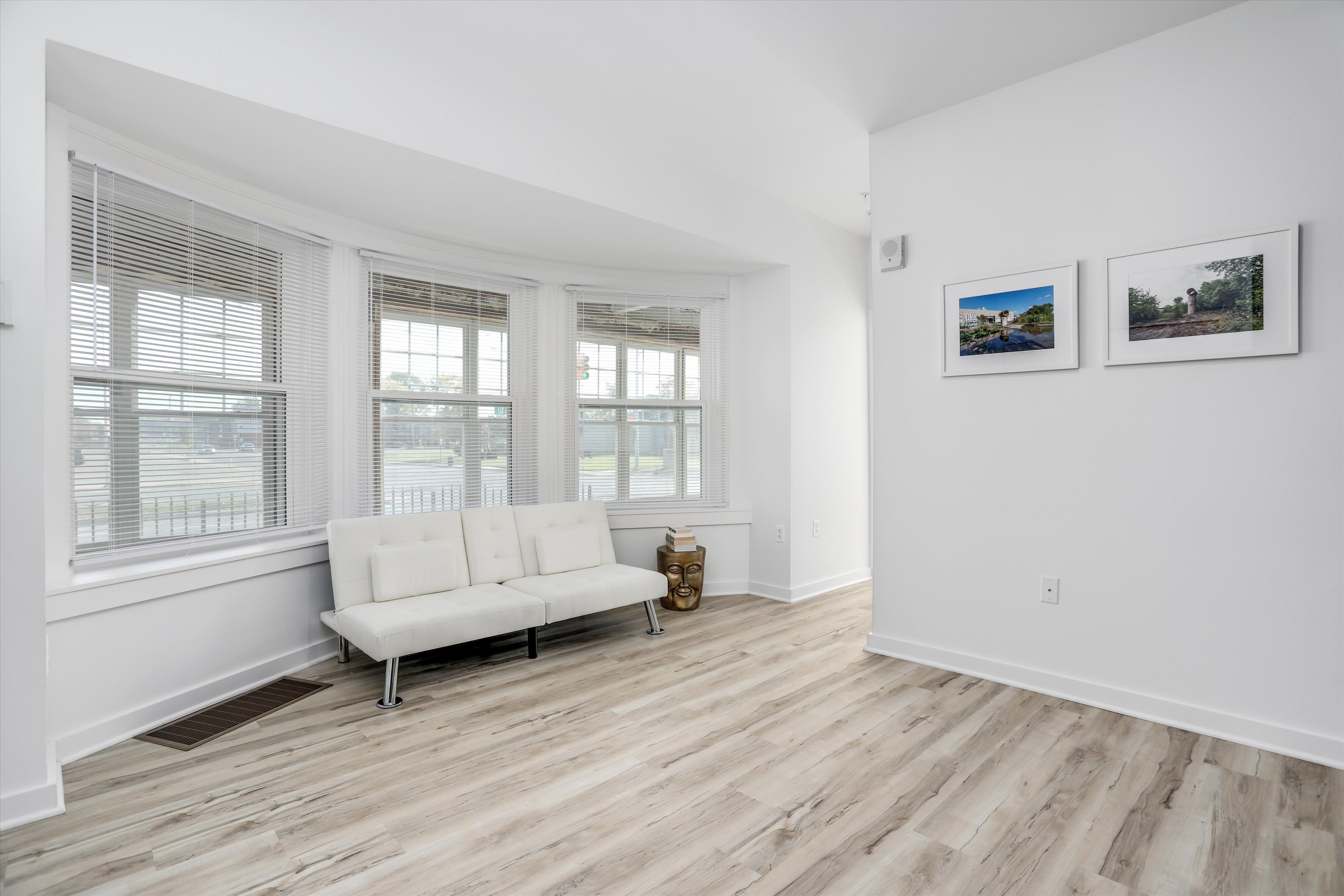 799 E Grand Boulevard 4