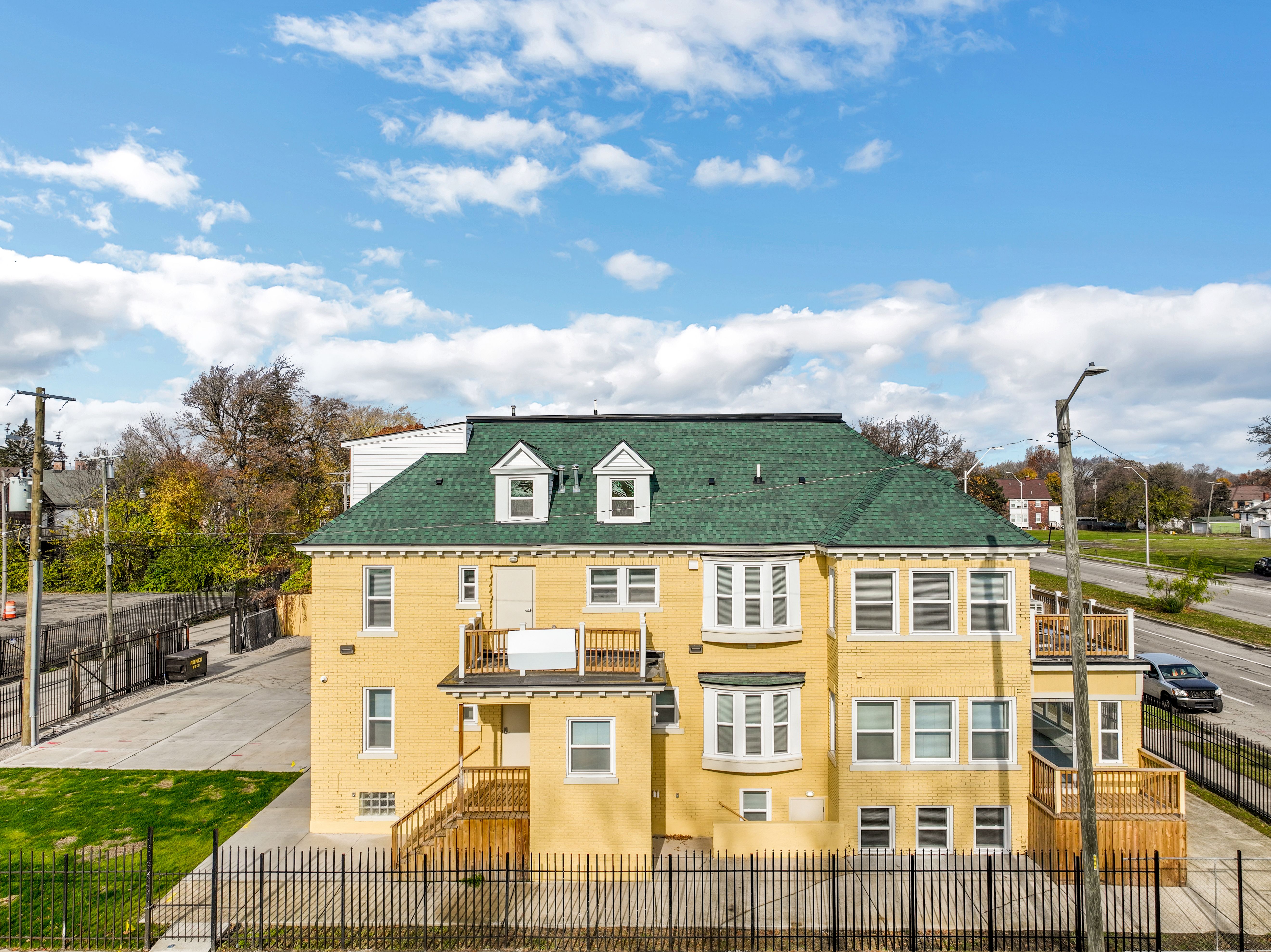 799 E Grand Boulevard 4