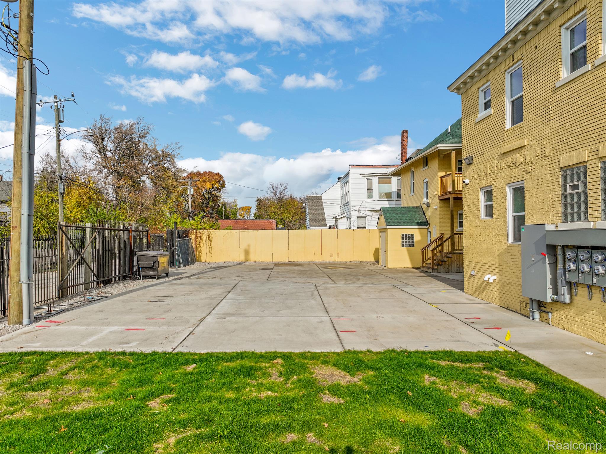 799 E Grand Boulevard 4