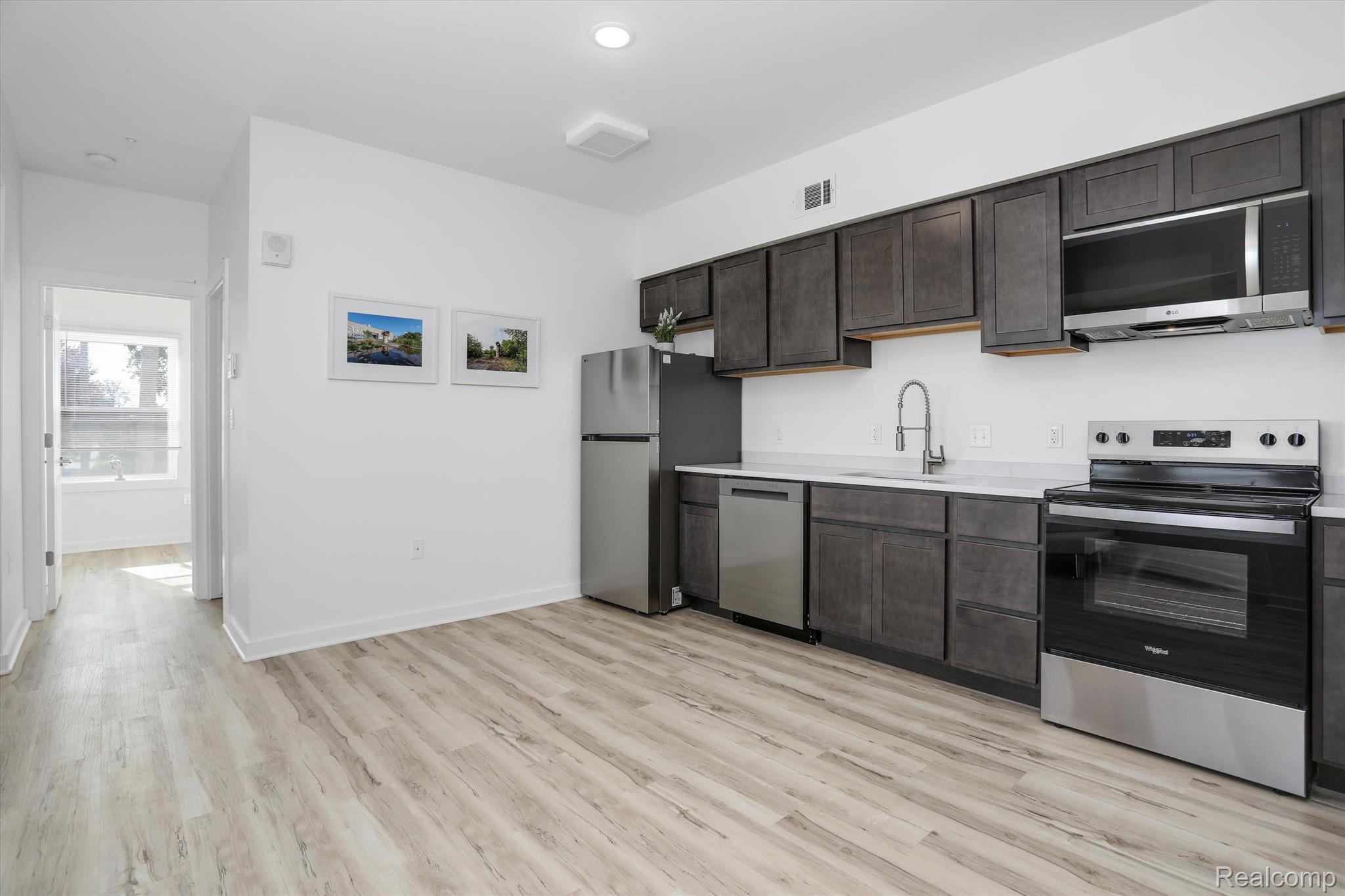 799 E Grand Boulevard 4