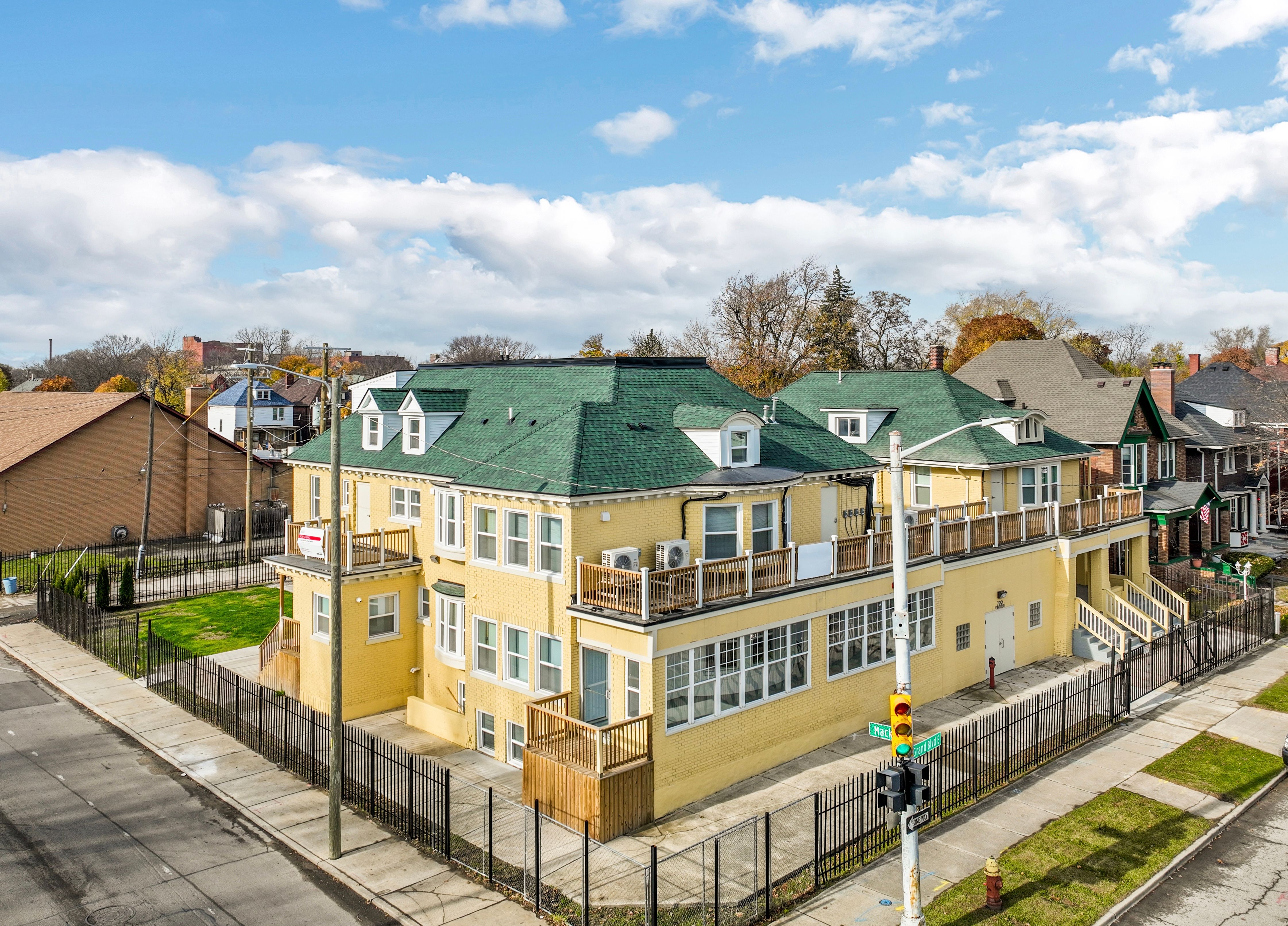 799 E Grand Boulevard 4