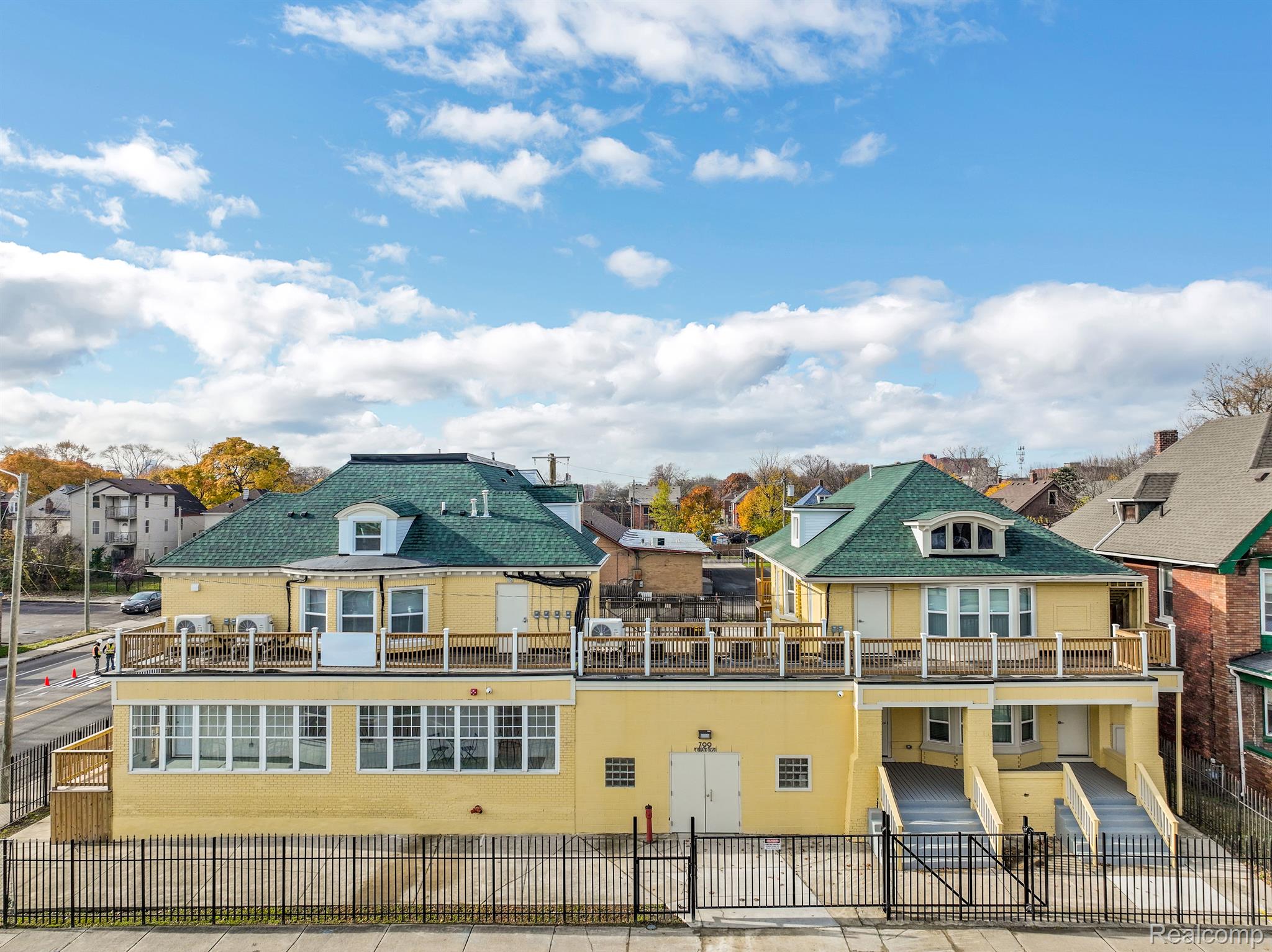 799 E Grand Boulevard 4