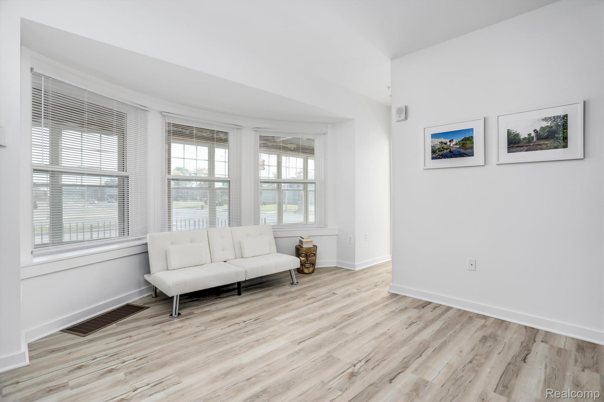 799 E Grand Boulevard 4