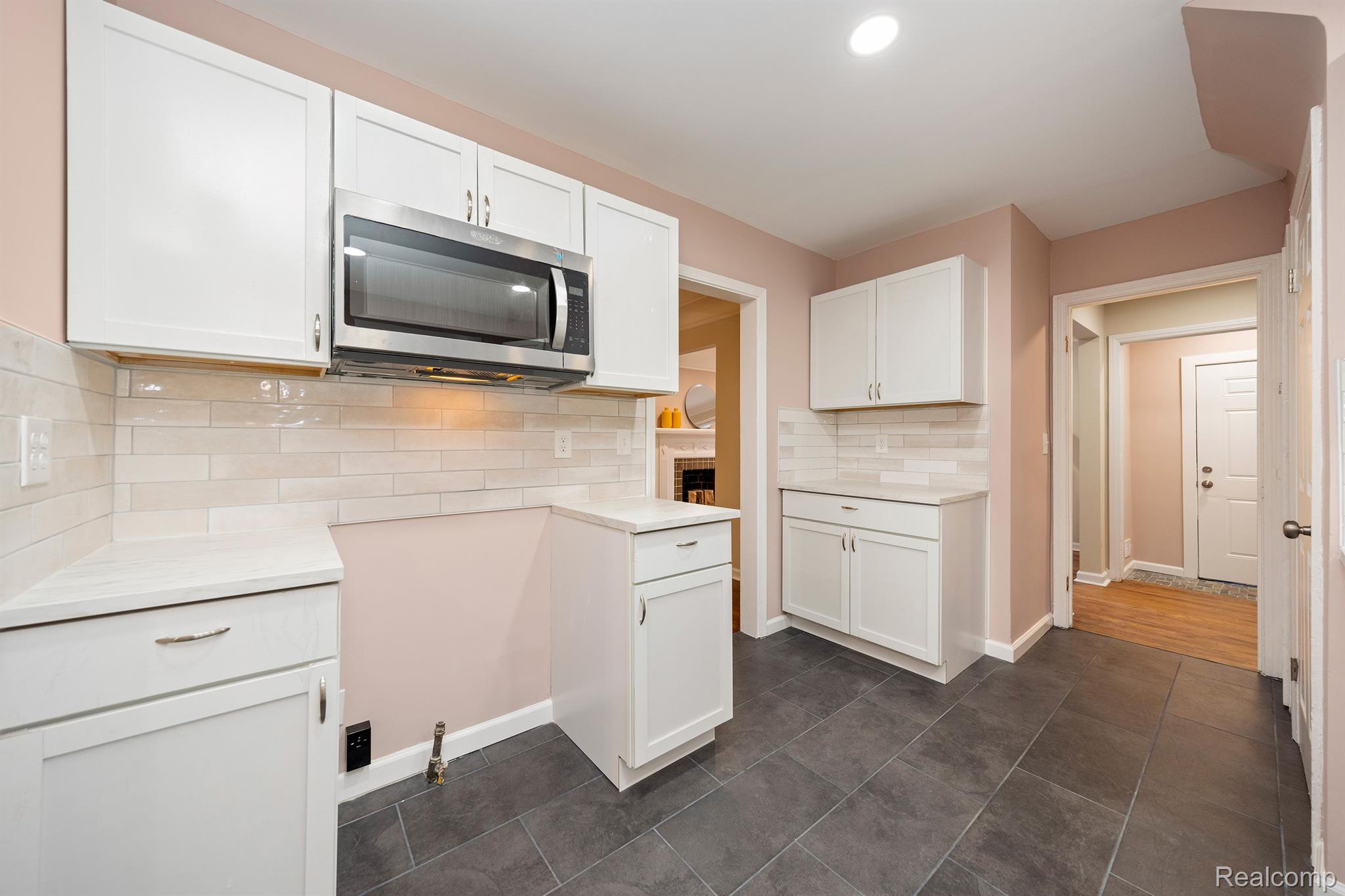 16555 MENDOTA Street