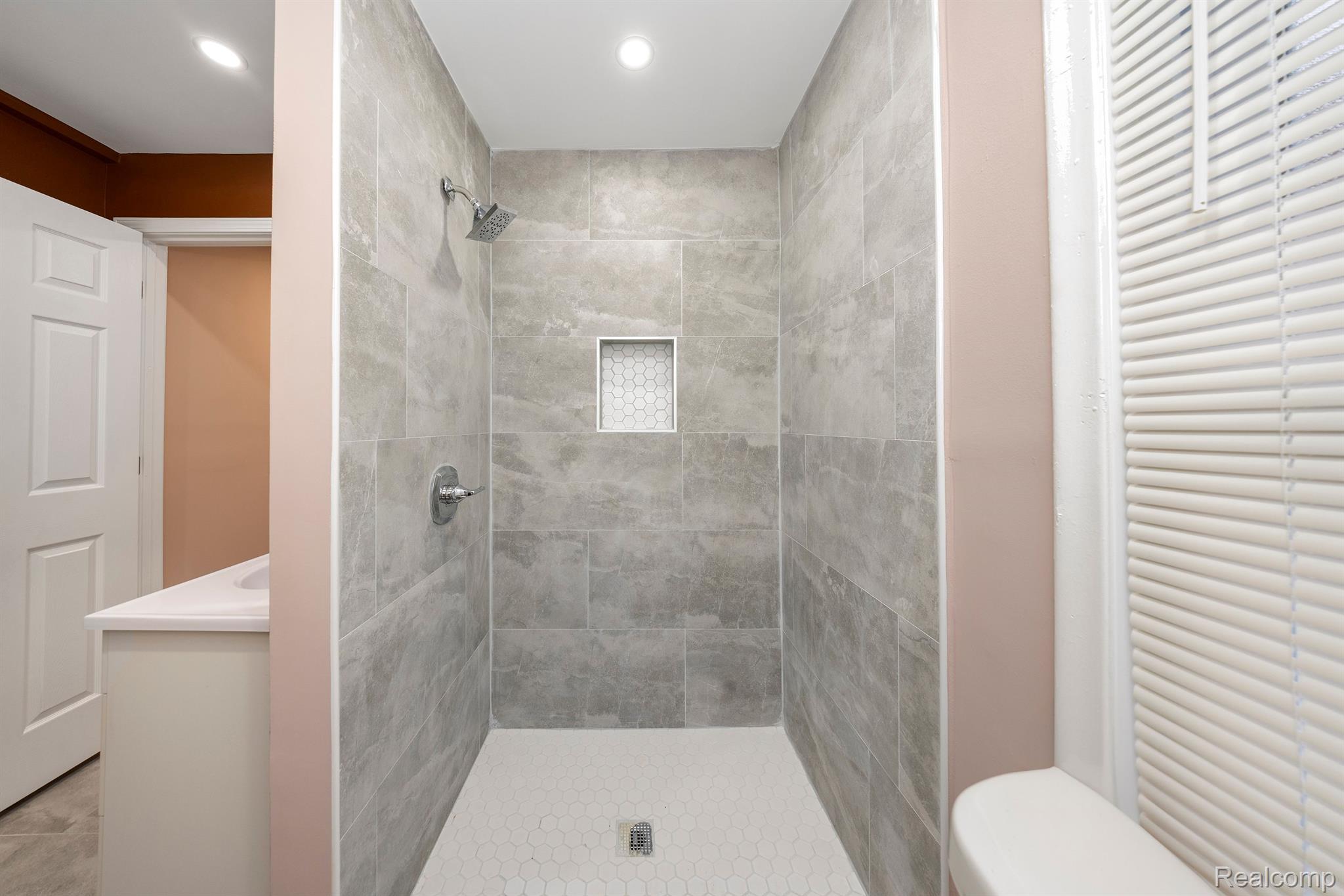 16555 MENDOTA Street