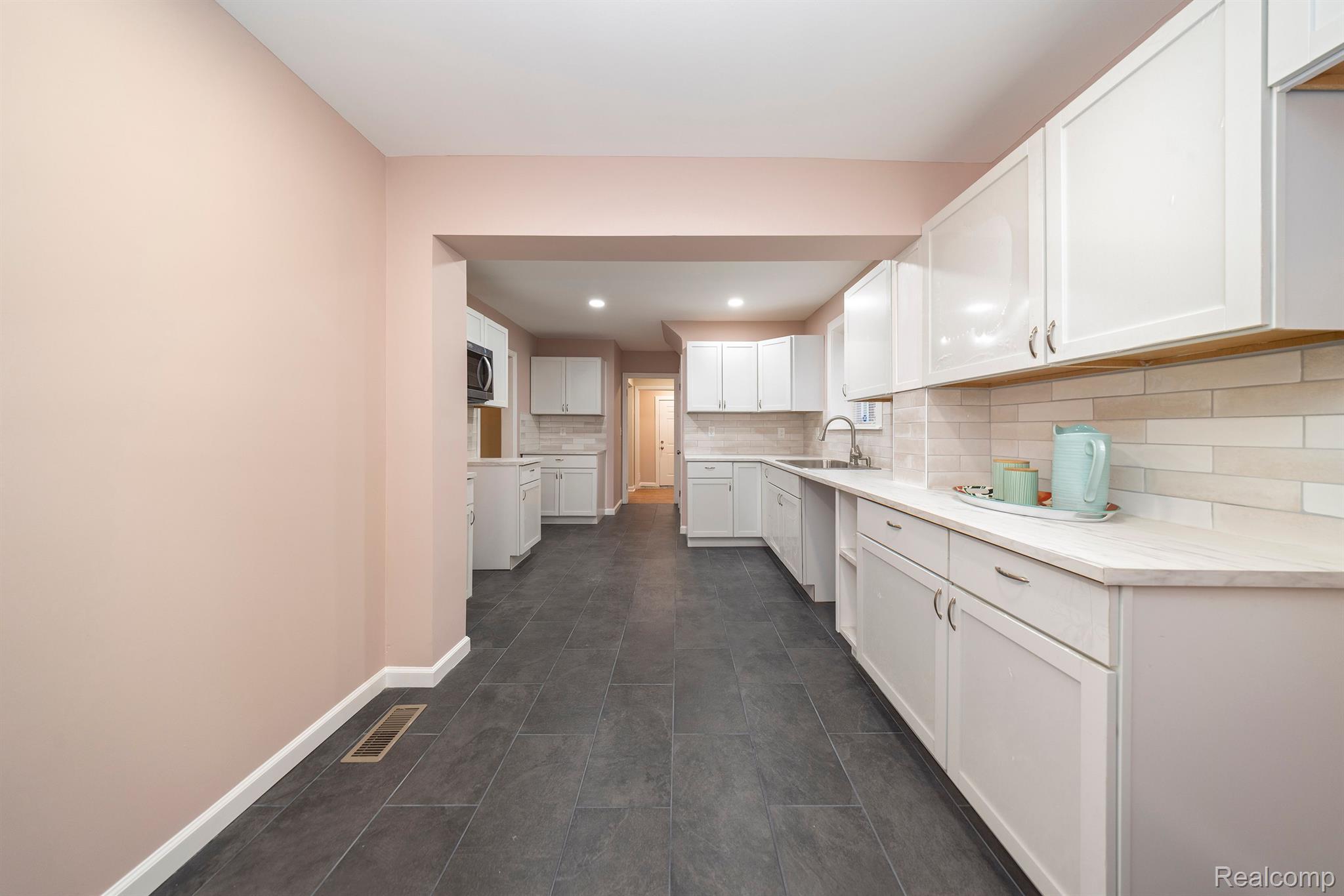 16555 MENDOTA Street