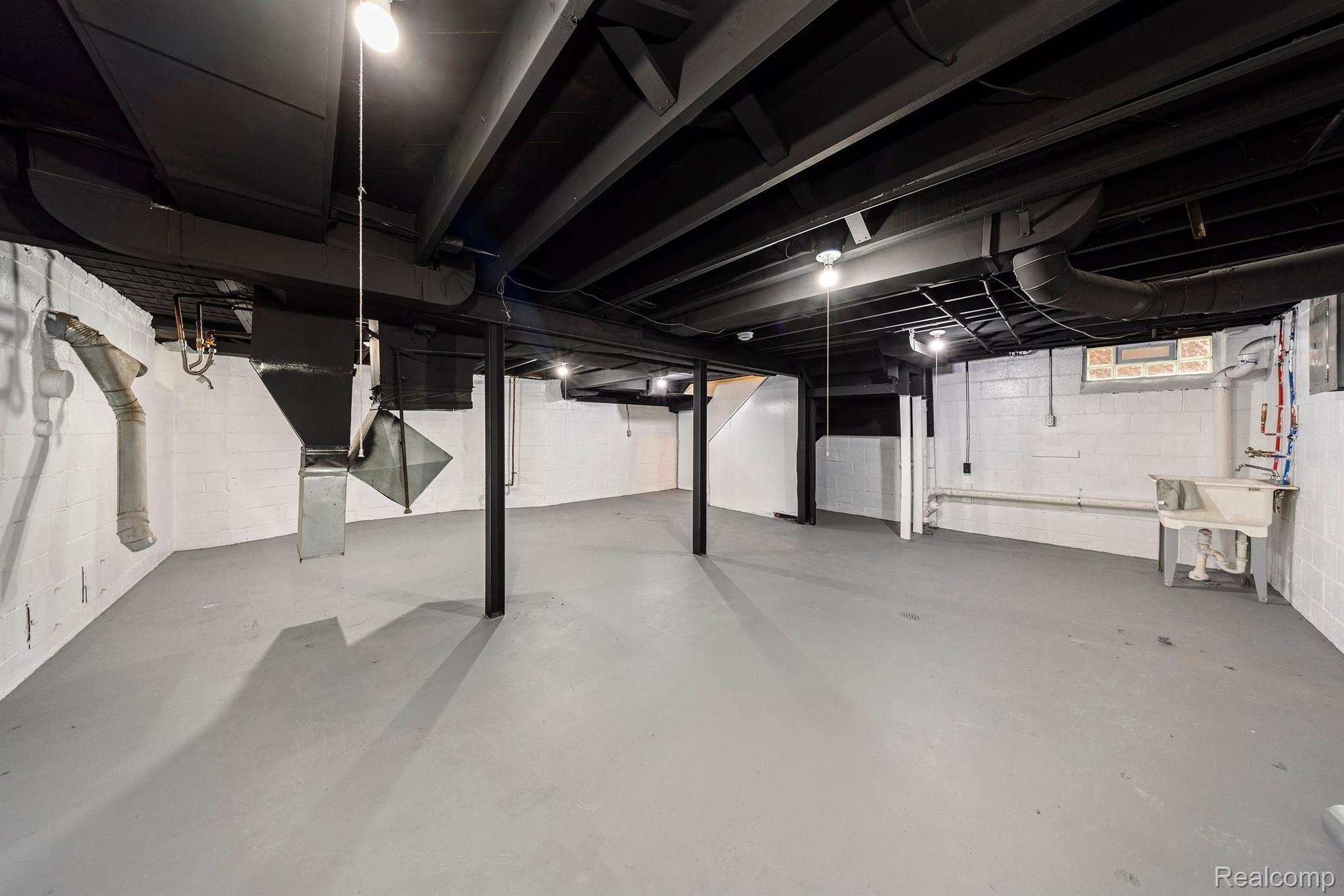 16555 MENDOTA Street