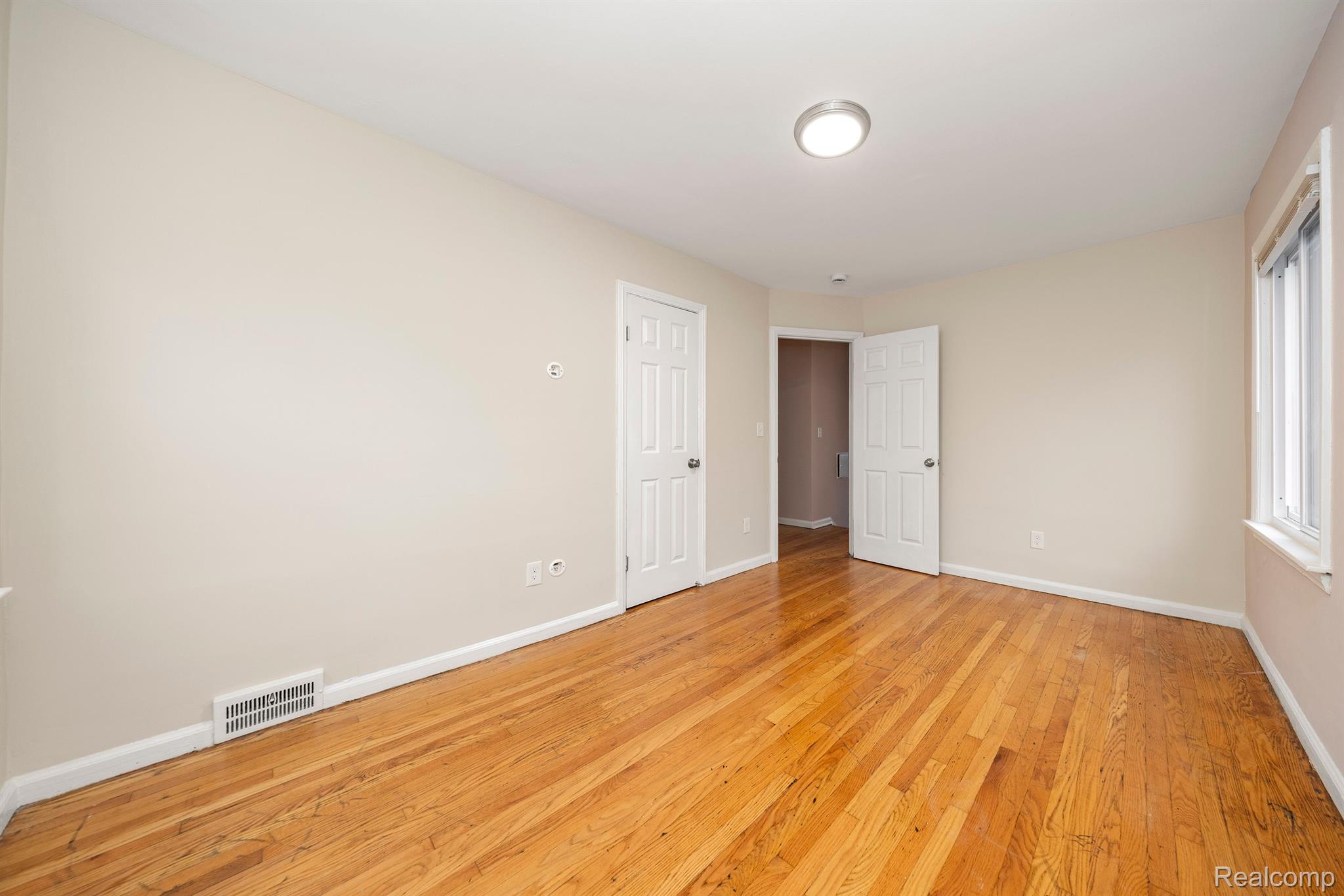 16555 MENDOTA Street